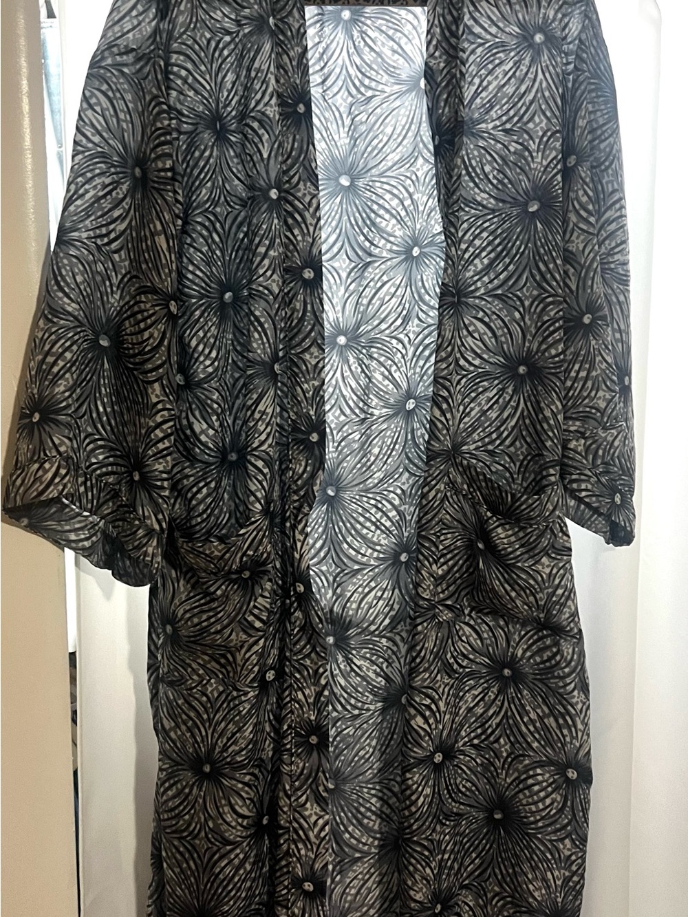 CEZAR 100% Silk Sheer Robe Kimono Cover Up One Size Gray Black - Picture 5 of 7